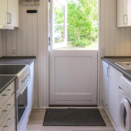 3 Bedroom Lovely In Aakirkeby Vester Somarken
