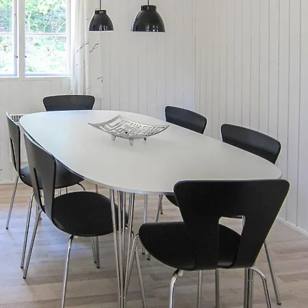 3 Bedroom Lovely In Aakirkeby Holiday home Vester Somarken