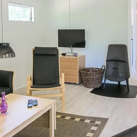 3 Bedroom Lovely In Aakirkeby
